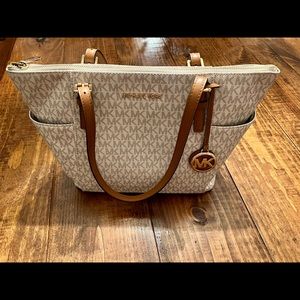 Michael Kors Signature Jet Set East West Top Zip Tote Bag